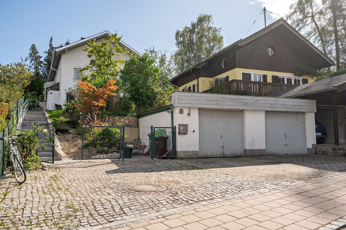 Image 2 of Paradise piano APT