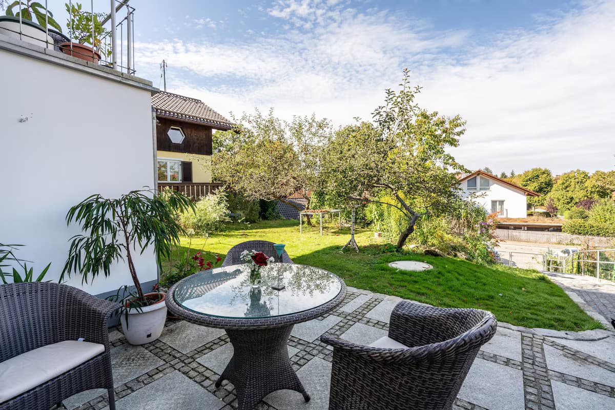 Image 3 of Paradise piano APT